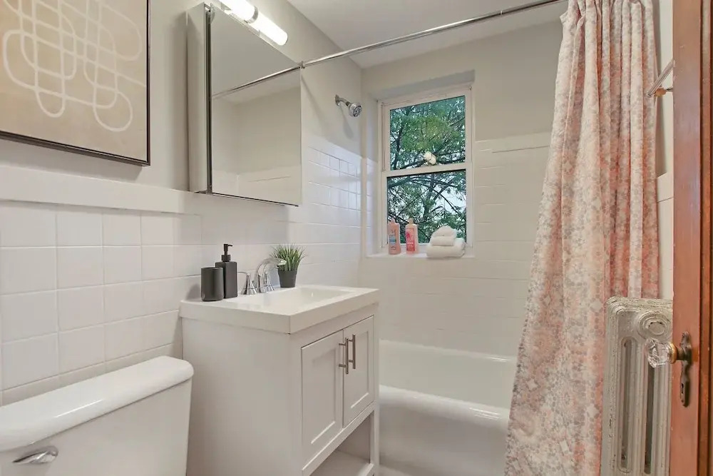 Harmonious 2BR Apt - Lockwood 3