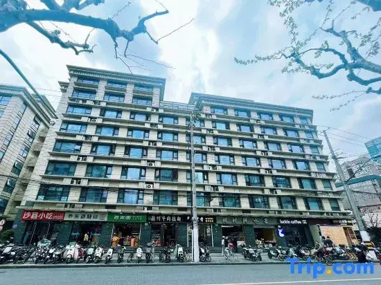 Qingzhuang Homestay (North XiZang Road)