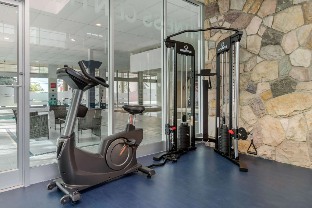 Super 8 by Wyndham Macleod Trail Calgary