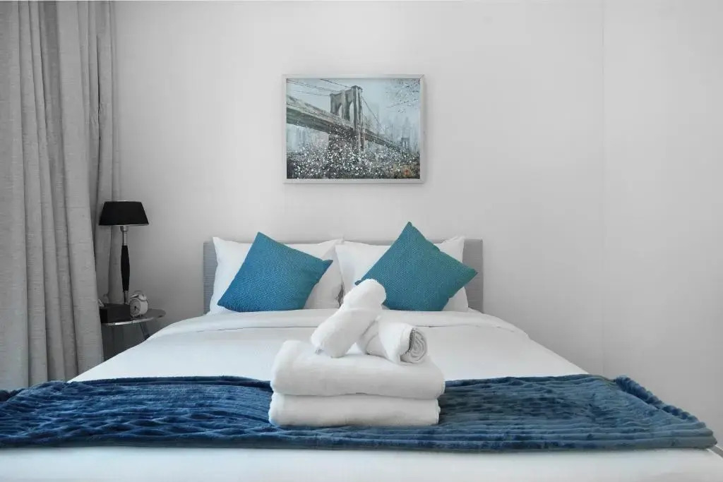 Maison Privee - Beautiful Chic Apt w Full Marina Views Next to the Beach