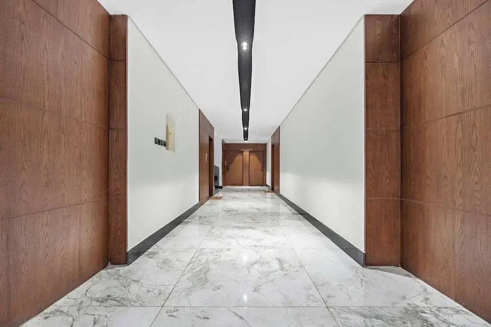 Silkhaus Rose Residency 36