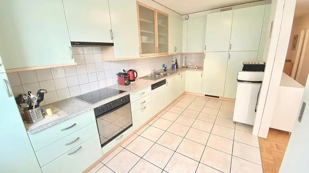 Close to the lake and very spacious 3 bedroom