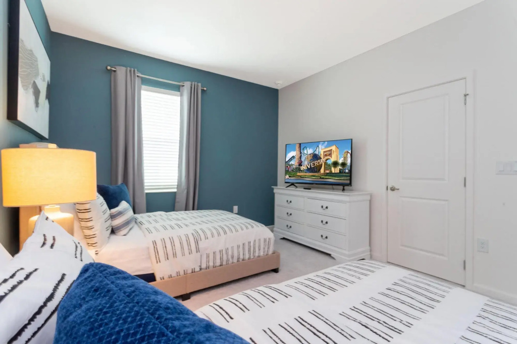 Large themed bedroom home near Disney