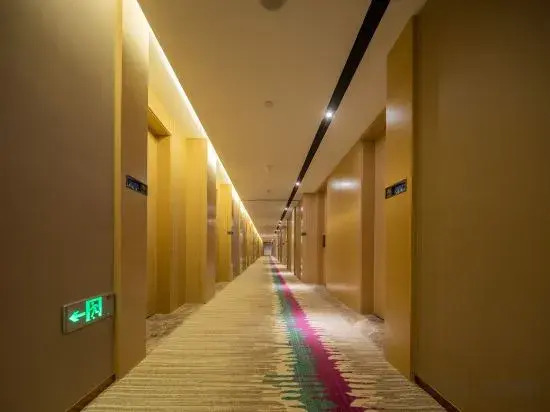 Lavande Hotel (Xingping Maweiyi Hangkong Square)