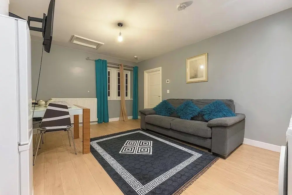Charming High Wycombe Apartment