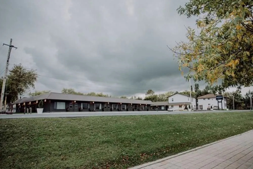 The Bayview Motel - Fort Frances, ON - Lakeside Motel