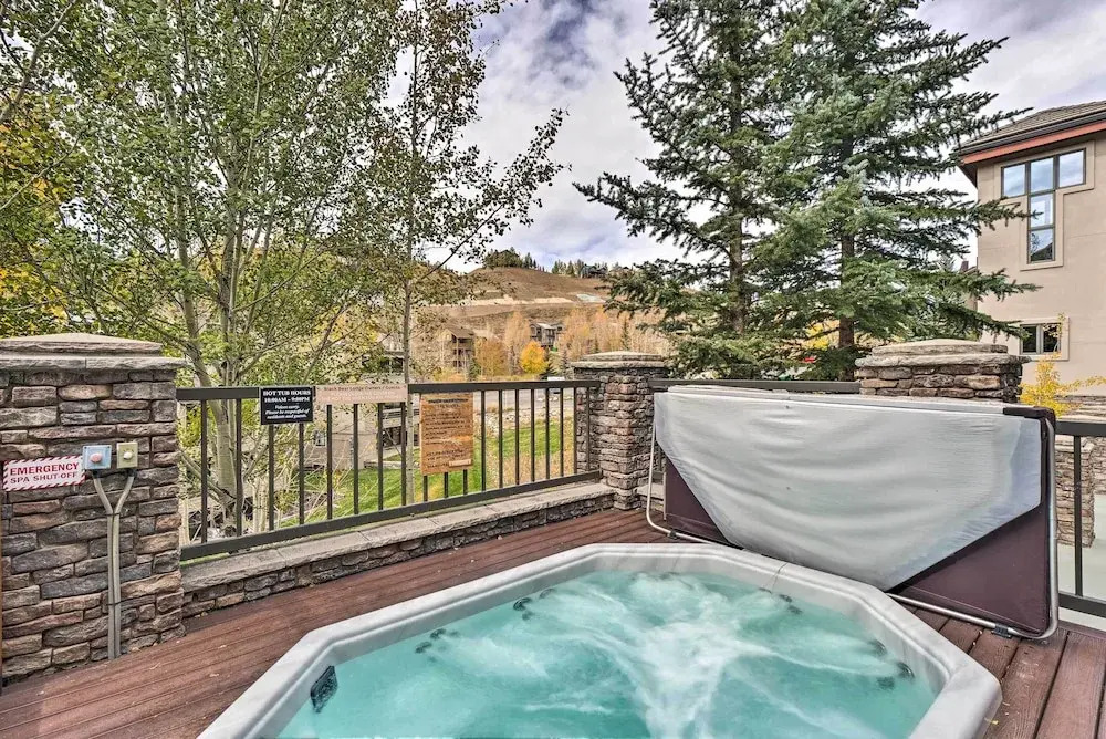 Cozy Crested Butte Condo 50 Yards From Ski Lift!