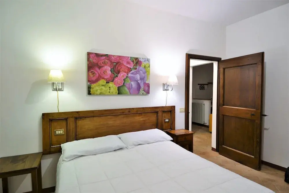 Countryside Retreat With Pool, Mantignana