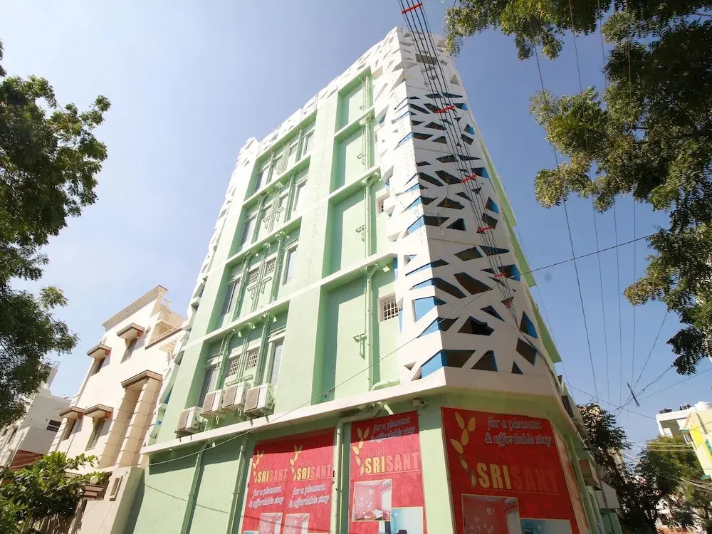 OYO 10835 Hotel Sri Sant