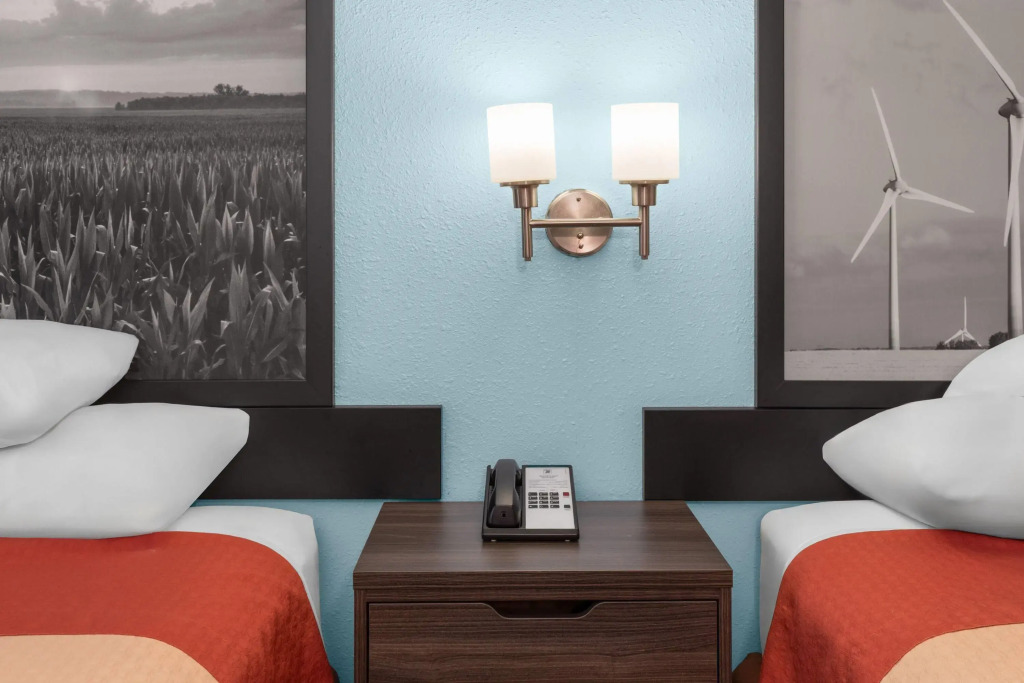 Super 8 by Wyndham Rock Port MO