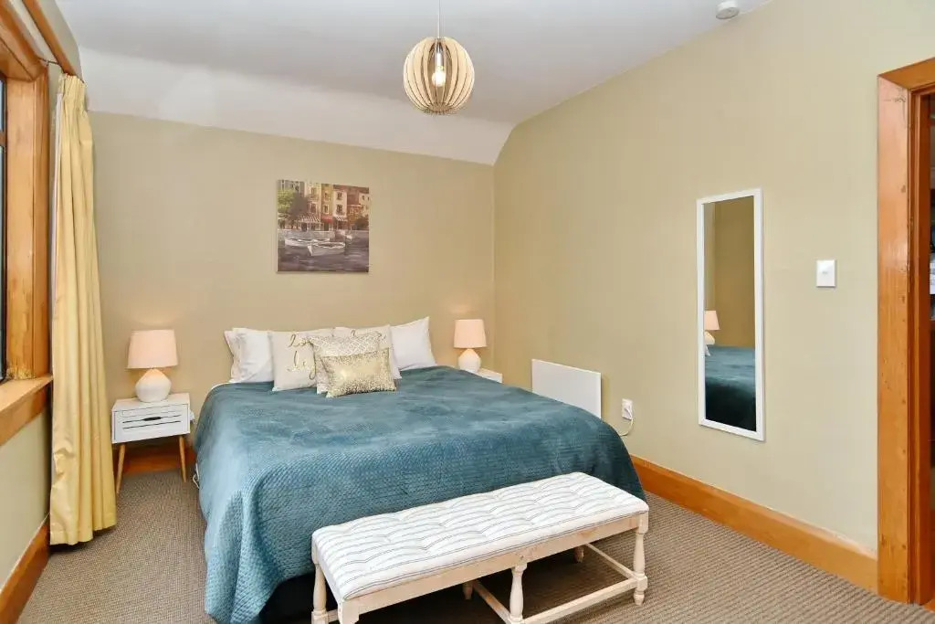 Racecourse Villa - Classic 1935 Charm & Space