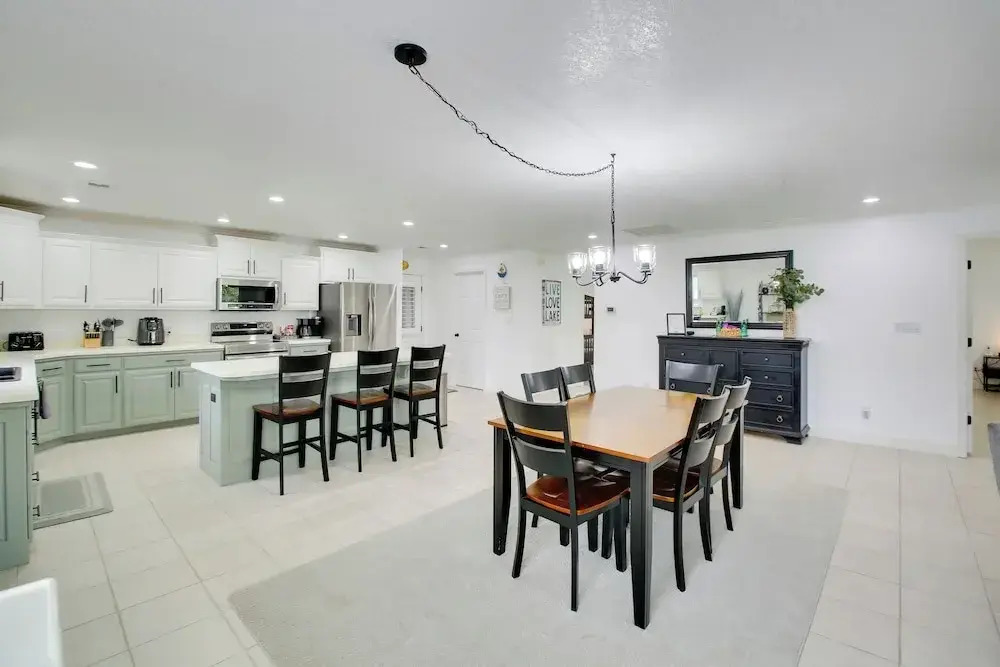 Lakefront Hot Springs Condo w/ Dock Access & Views