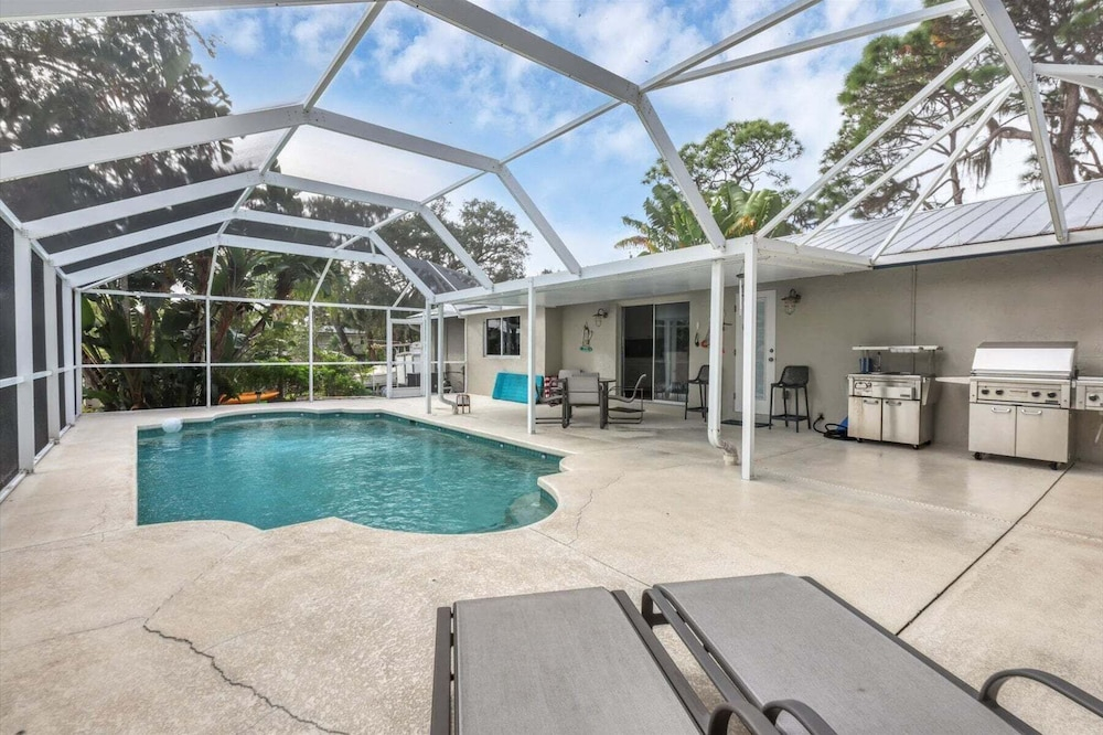 Pcr9170 - Englewood 2 Bedroom Canalfront Pool Cottage