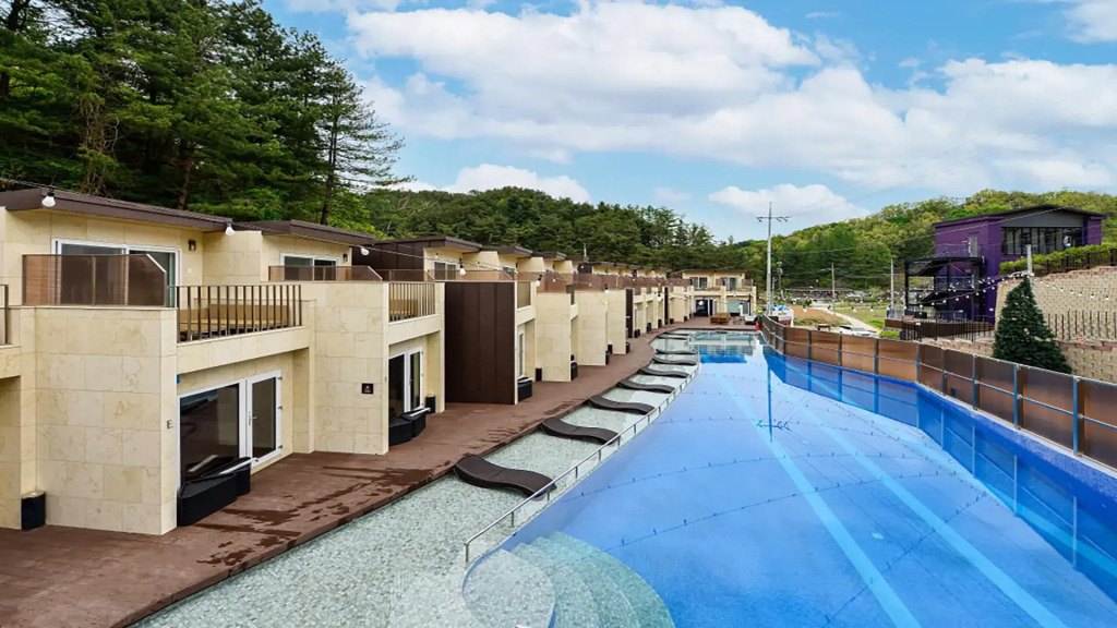 Fanta Cola Resort colabodong
