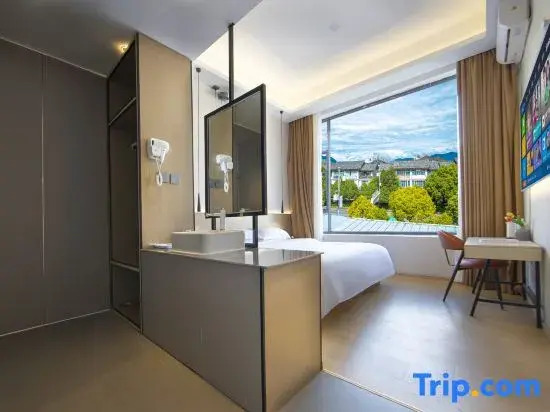 Mandan hospital. Naxi Homestay (Zhongyi Market Store, Old Town, Lijiang)