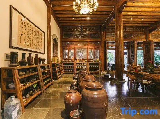 Xiheyuan Homestay (Jianshui Ancient City Small Train Store)