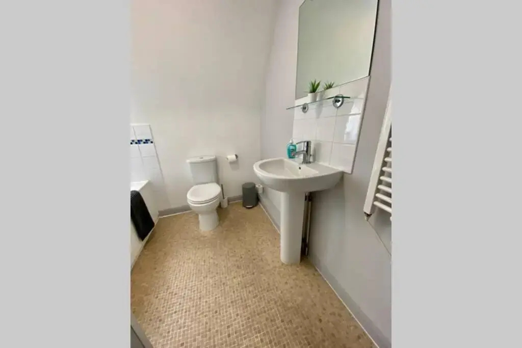 Stunning Apartment - 5 Minute Walk to the Best Beach! - Great Location - Parking - Netflix - Fast WiFi - Smart TV - Newly decorated - Close to Bournemouth & Poole Town Centre & Sandbanks