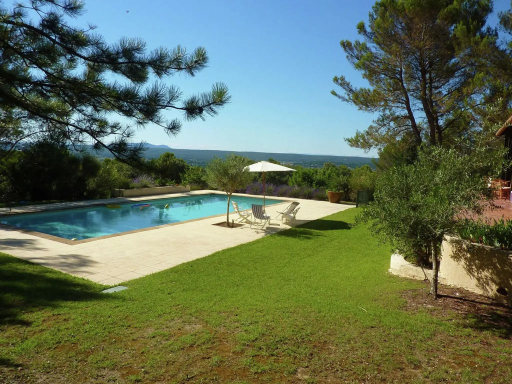 Villa with large pool & unique view within walking distance of baker