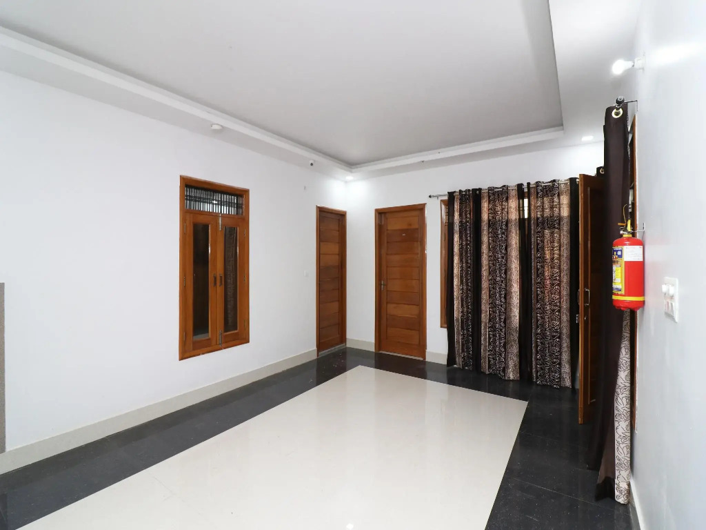 OYO Flagship 26166 Sector 14 Indiranagar