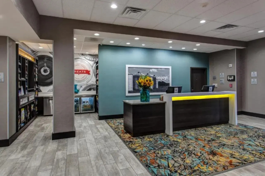Hampton Inn & Suites-Wichita/Airport, KS