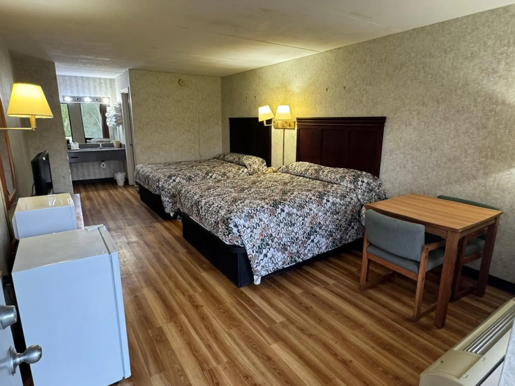 Riverfront Lodge