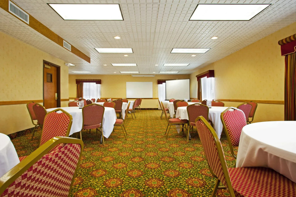 Holiday Inn Express Grand Rapids Airport North by IHG