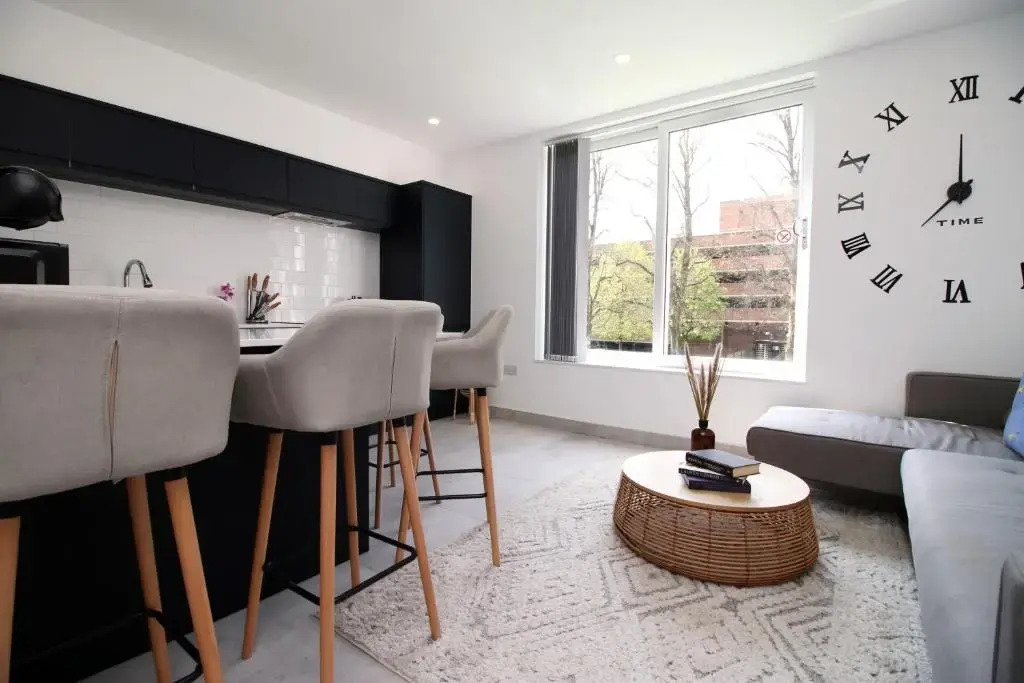 New Light & Airy 3 Bed Getaway - Wifi - Netflix - Comfort