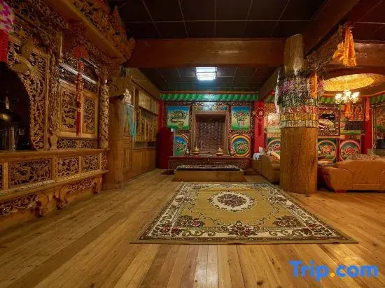 Shangri-La Pond Pine Forest Card Homestay