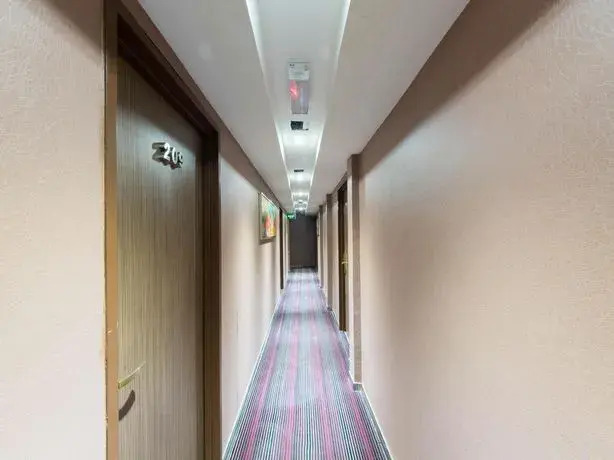 OYO Rooms Chowkit Maju Junction Mall
