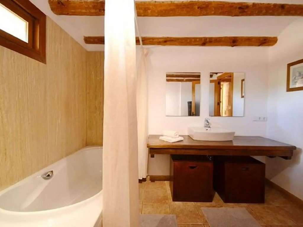 Mallorcan style house with pool and air conditioning 4 km from the sea