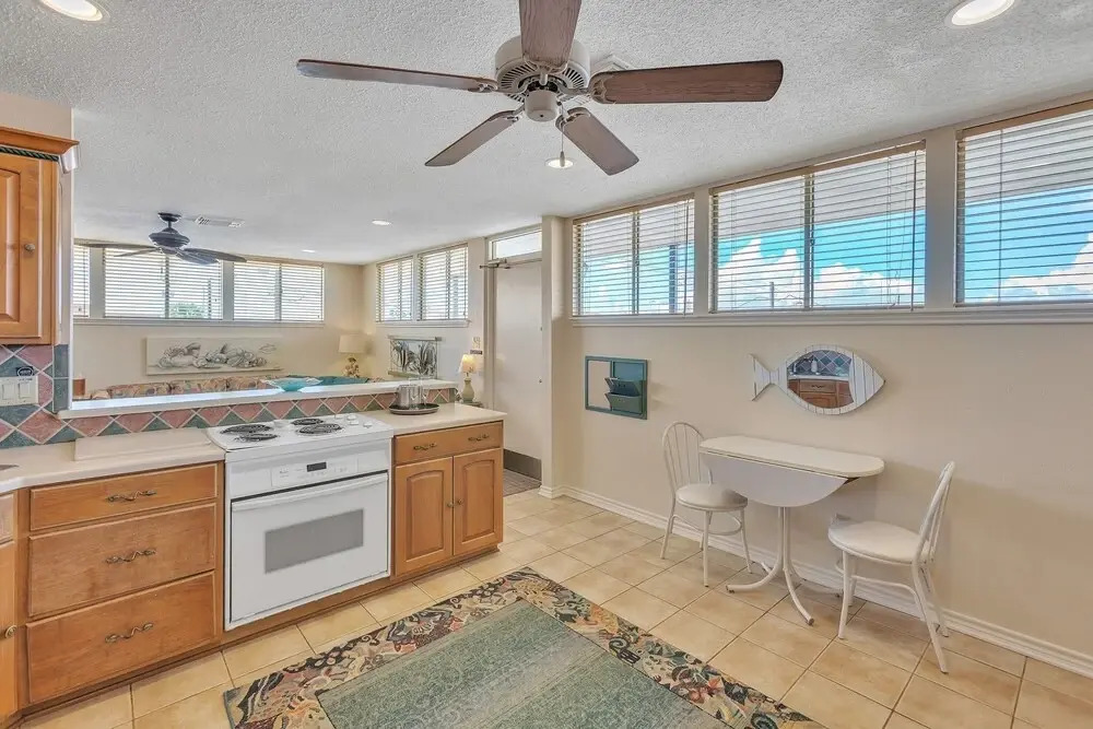 Relax At The Retreat On 62nd Street 2 Bedroom Apts by Redawning