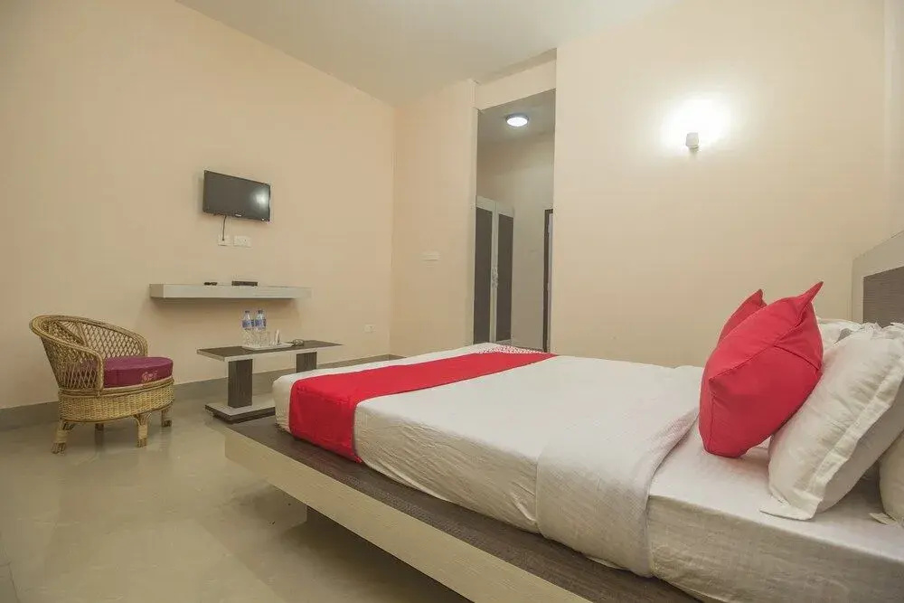 OYO 28084 Hotel Pangolin