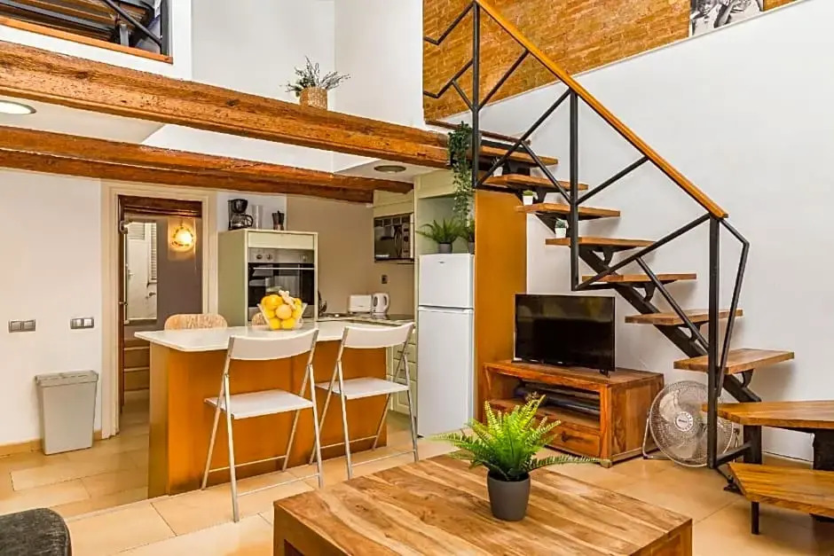 FridaysFlats, Dreamy Duplex - Stylish Beach Loft