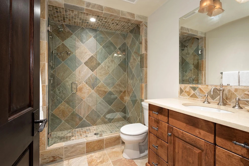 8166 Nicklaus North