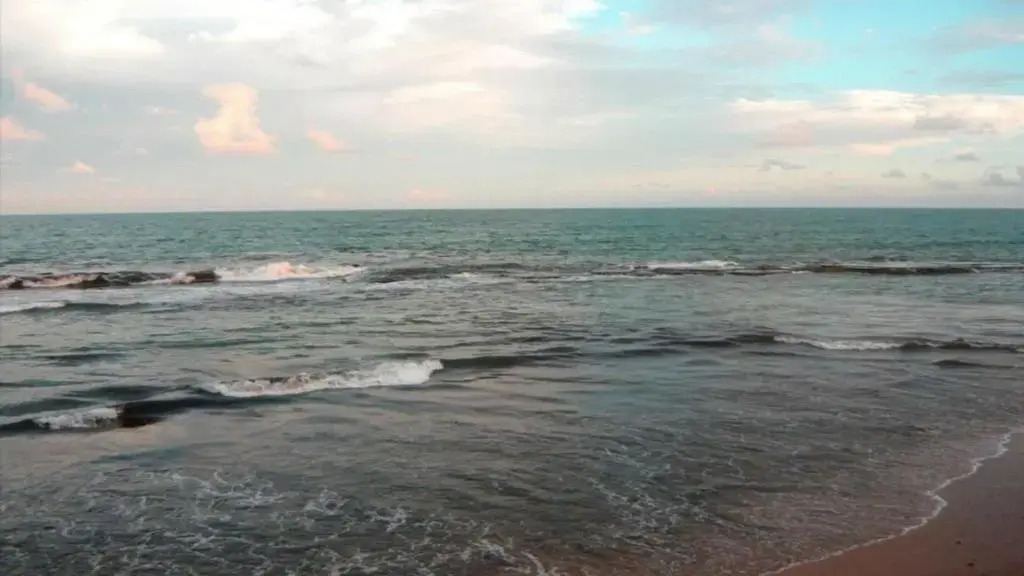 Linda casa com piscina na praia de Jauá