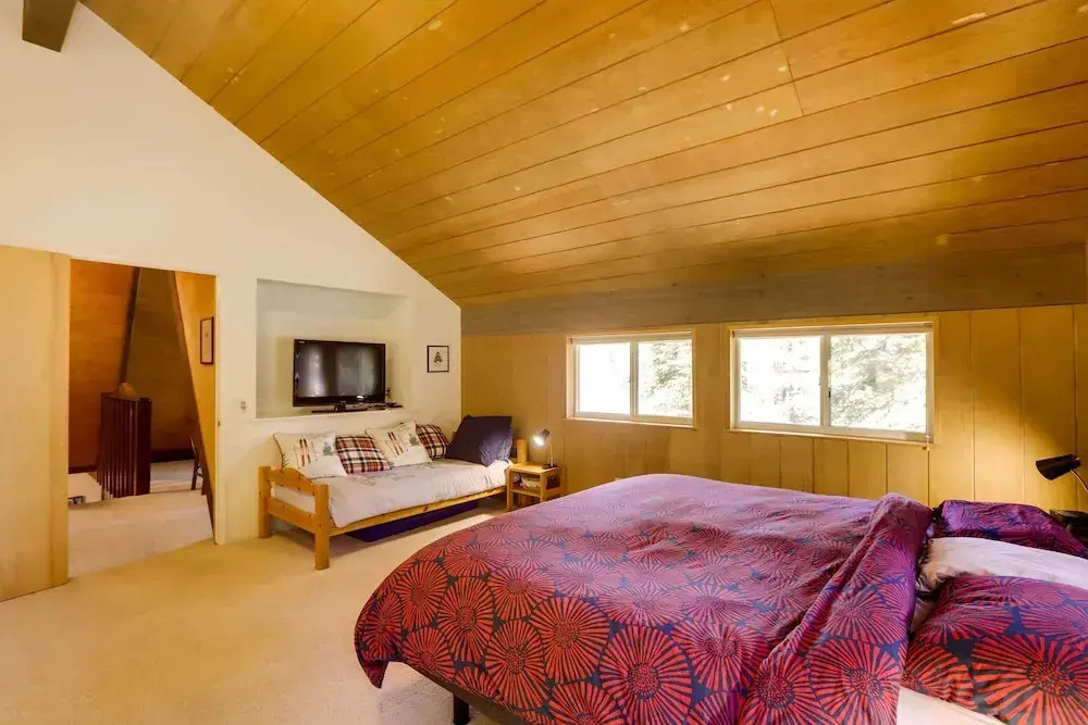 Spacious Cabin w/ Deck, < 3 Mi to Donner Lake