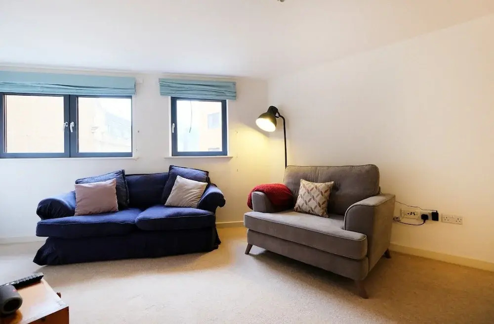 2 Bedroom Flat in Zone 1