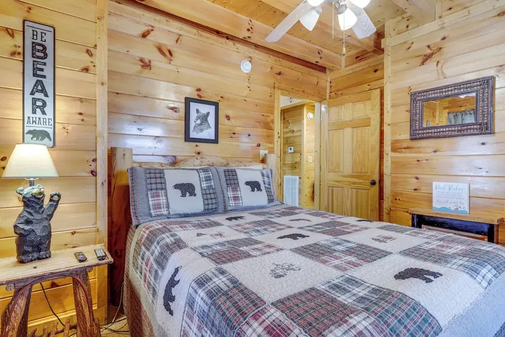 Family Haven w/ Hot Tub! 5 Mi to Dtwn Pigeon Forge