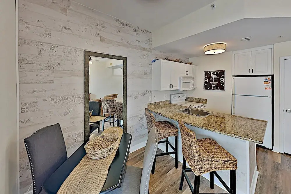 Updated Bayside Getaway: Pool, Hot Tub, Near Beach 1 Bedroom Condo