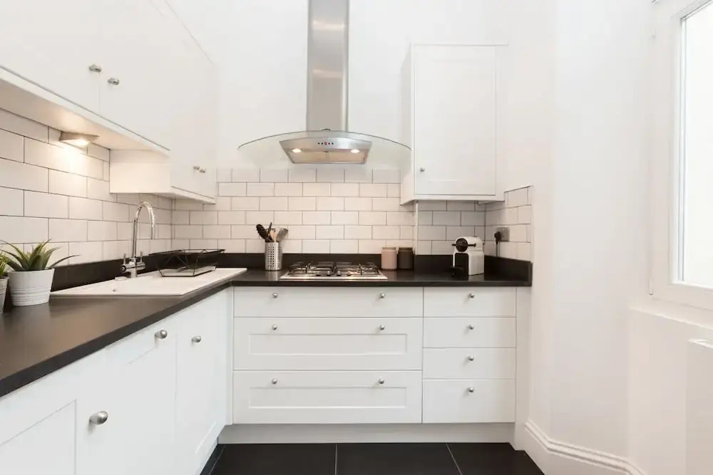 2 Bdr Queens Gardens by the Residences