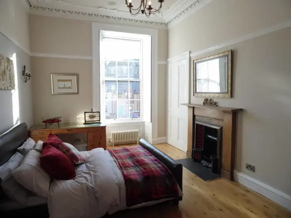 Spacious and Quiet Flat in the Heart of Finnieston