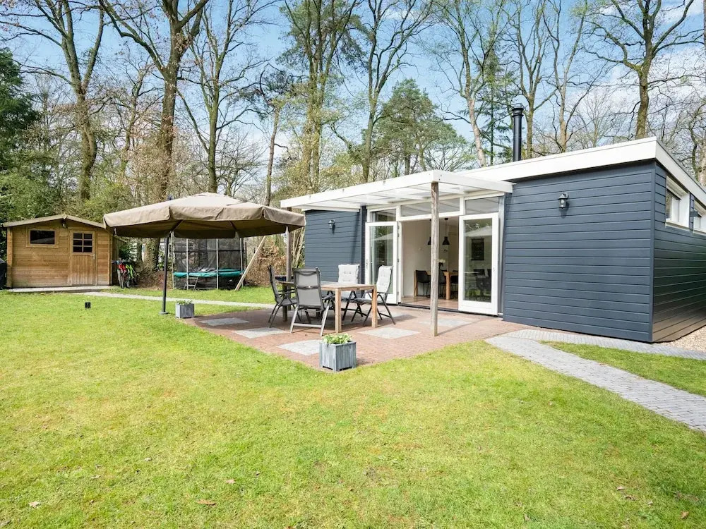 Secluded Bungalow in Laag-soeren With Garden