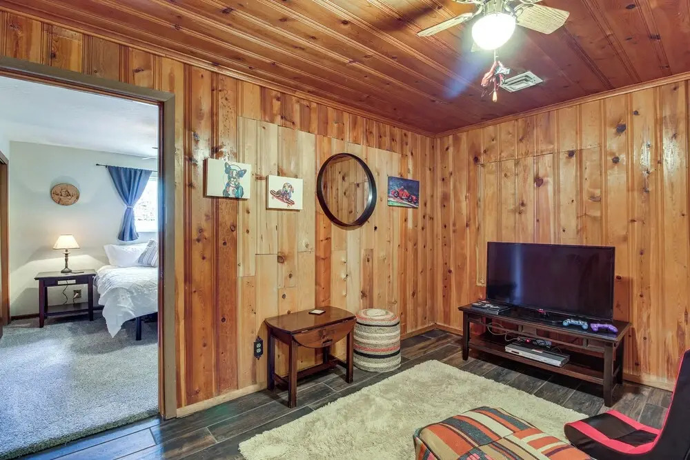 Furnished Porch + Gas Grill: Lakeside Cottage Stay