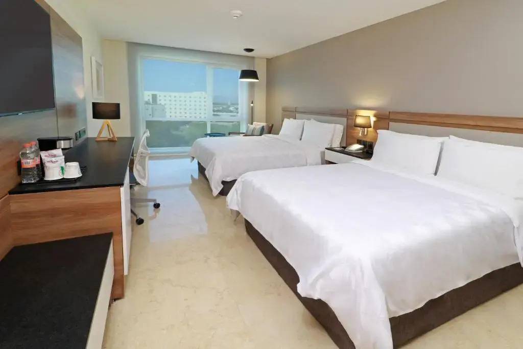 Holiday Inn & Suites Puerto Vallarta Marina & Golf