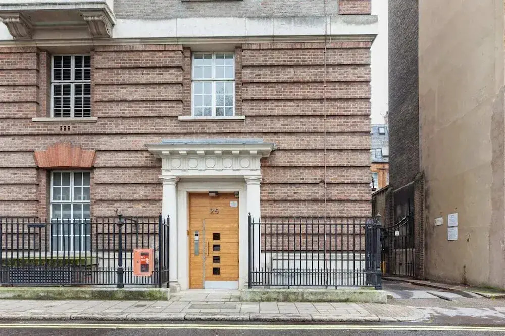 Stunning 3 Bed Apartment With Parquet Wooden Flooring in Baker Street