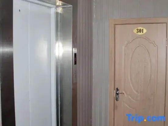 Xinjiang Xinxinyu Express Hotel