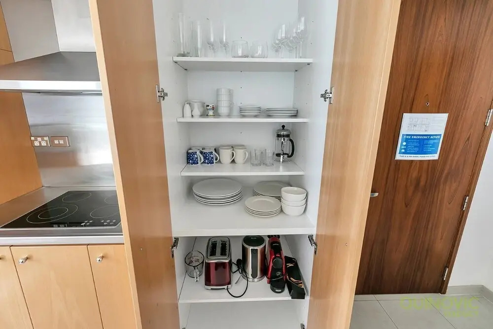 QV Central Upscale Apt in a Hotel (929)