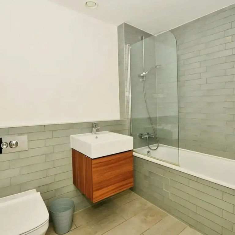 Sleek 2 Bedroom Apartment - Sofa-bed - Ashford