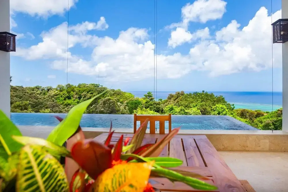 Ocean Pearl 4 Bedroom Home by RedAwning