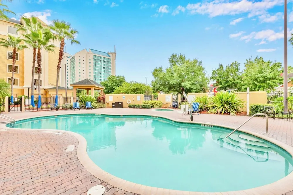 Cozy Apartment w Pool and Hot Tub - Near Disney